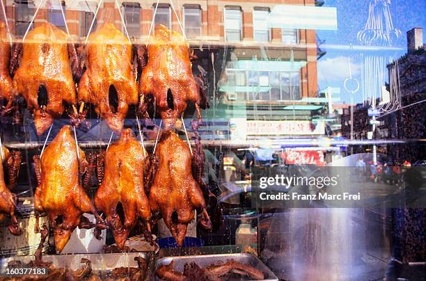 peking roasted duck, chinatown - chinatown stock-fotos und bilder