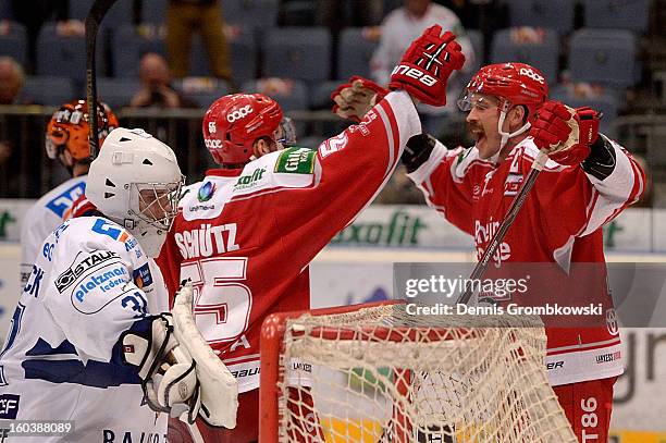 John Tripp of Cologne celebrates with teammates after scoring the winning goal during the DEL match between Koelner Haie and Iserlohn Roosters at...
