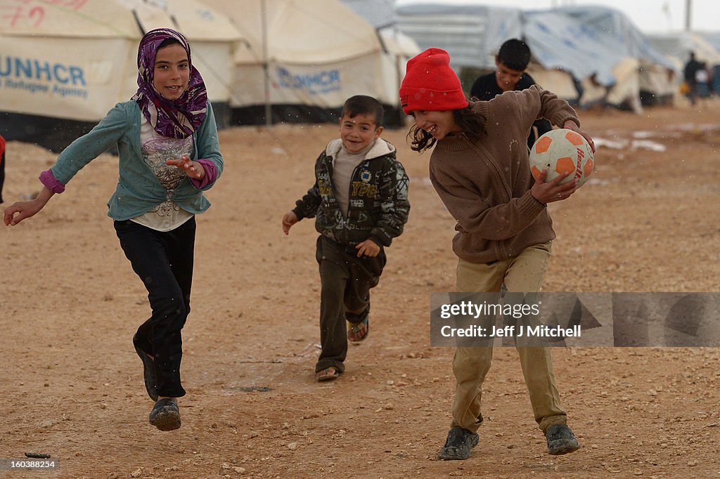 Thousands Of Syrian Refugees Seek Shelter In Makeshift Camps In Jordan