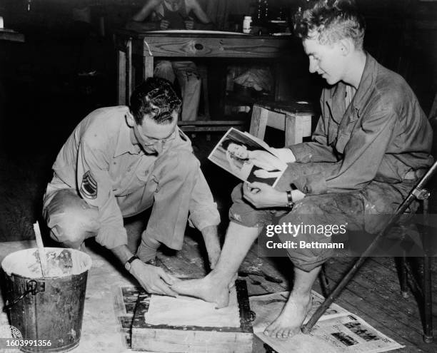 Infantryman Phil Whelan - known as "the feet" gets an impression of his footprint done by Sgt. Herman Trulsen at Fort McClellan in Alabama, United...