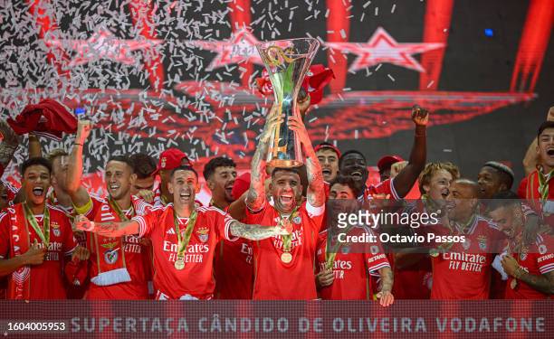 Team of SL Benfica celebrates with the trophy after wins the Supercopa de Portugal Final match between SL Benfica v FC Porto at Estadio Municipal de...