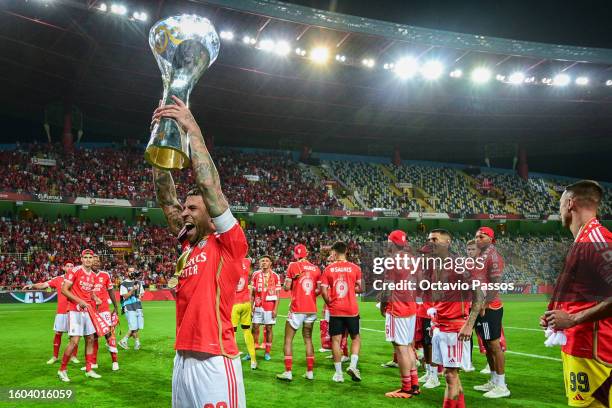 Nicolas Otamendi of SL Benfica celebrates after wins the Supercopa de Portugal Final match between SL Benfica v FC Porto at Estadio Municipal de...