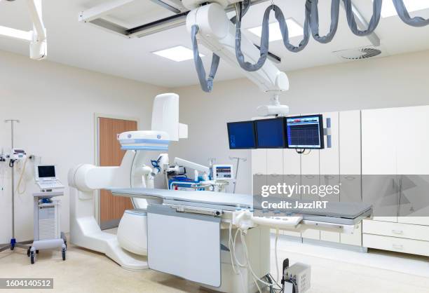 angio lab in a hospital with diagnostic imaging equipment used to visualize the arteries and the chambers of the heart. - fluoroscopia imagens e fotografias de stock