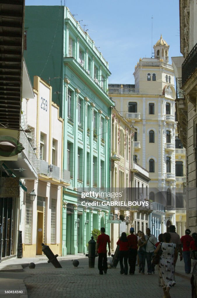 CUBA-TOURISM-FACADES