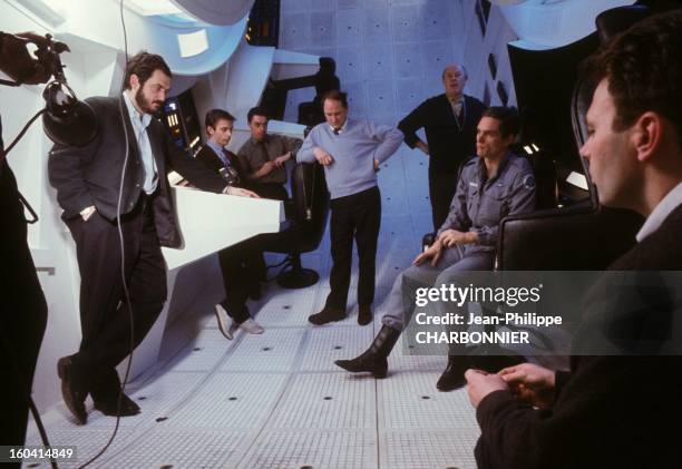 American film director Stanley Kubrick with movie team and actor Keir Dullea on the set of the movie '2001: A Space Odyssey', 1968 in United Kingdon.