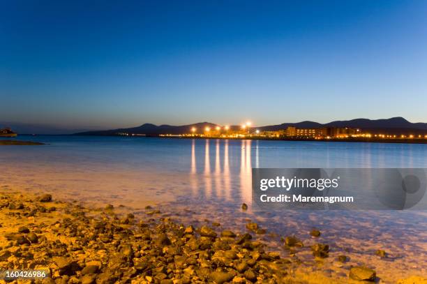 the beach of playa de el castillo - caleta de fuste stock-fotos und bilder