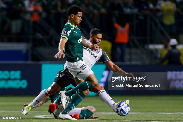 Murilo of Palmeiras challenges for the ball with Hulk of Atletico Mineiro during a Copa CONMEBOL Libertadores 2023 round of sixteen second leg match...