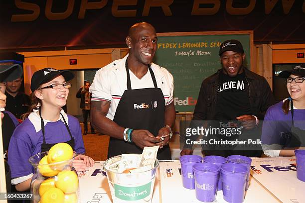 FedEx enlisted Green Bay Packers wide receiver Donald Driver and Washington Redskins running back Alfred Morris to run a lemonade stand with Junior...