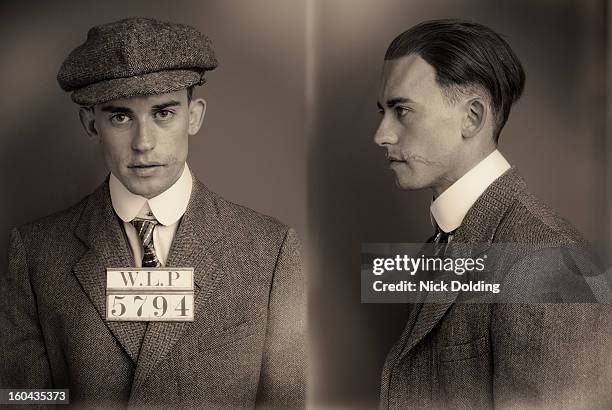 news boy wanted mugshot - mugshot stockfoto's en -beelden