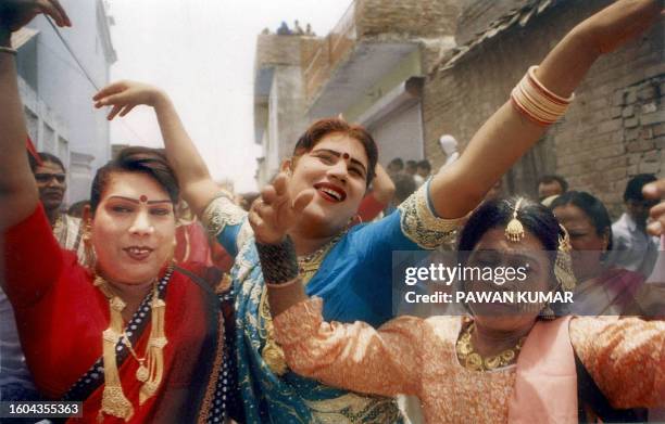 Madhya Rekha 6,609 Rekha Photos & High Res Pictures - Getty Images