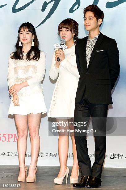 South Korean actors Song Hye-Kyo, Jeong Eun-Ji and Kim Beom attend the SBS Drama 'Baramibunda' press conference at Blue Square Samsung Card Hall on...