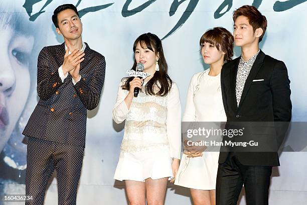 South Korean actors Zo In-Sung, Song Hye-Kyo, Jeong Eun-Ji and Kim Beom attend the SBS Drama 'Baramibunda' press conference at Blue Square Samsung...