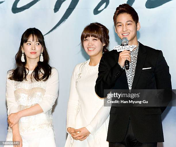 South Korean actors Song Hye-Kyo, Jeong Eun-Ji and Kim Beom attend the SBS Drama 'Baramibunda' press conference at Blue Square Samsung Card Hall on...