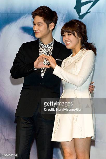 South Korean actors Kim Beom and Jeong Eun-Ji attend the SBS Drama 'Baramibunda' press conference at Blue Square Samsung Card Hall on January 31,...