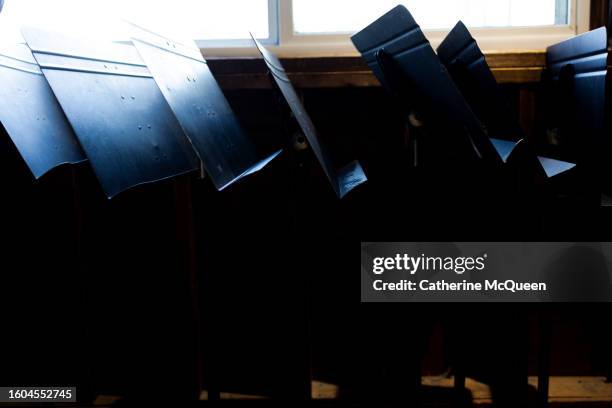 row of black music stands - performing arts center stock pictures, royalty-free photos & images