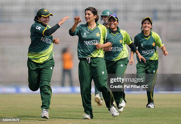 Asmavia Iqbal of Pakistan celebrates the wicket of Jodie Fields of Australia with teammates during the second match of ICC Womens World Cup between...