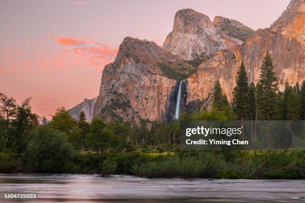 bridalveill fall of yosemite national park - yosemite stock-fotos und bilder