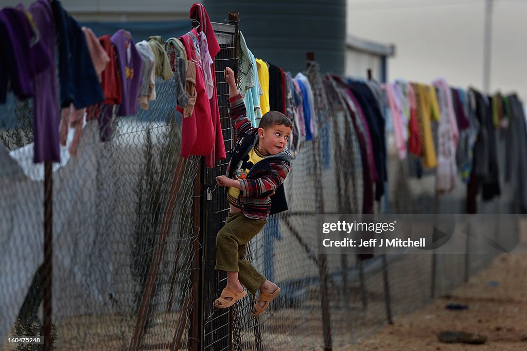 Thousands Of Syrian Refugees Seek Shelter In Makeshift Camps In Jordan