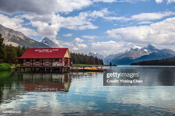 maligne lake of jasper national park - maligne lake stock pictures, royalty-free photos & images