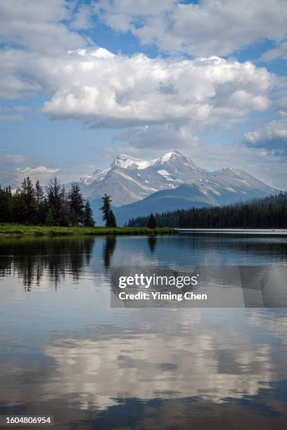 maligne lake of jasper national park - maligne lake stock pictures, royalty-free photos & images