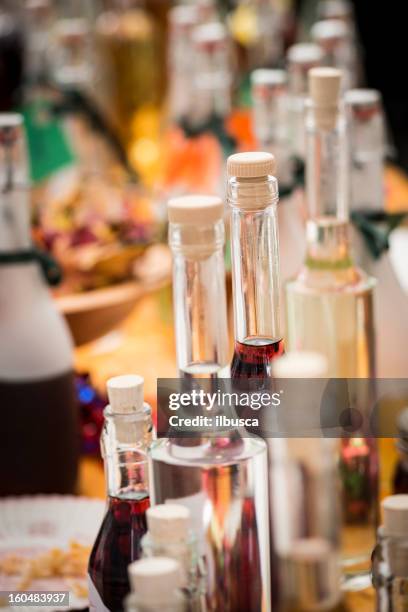 licores italiano frascos - grappa imagens e fotografias de stock