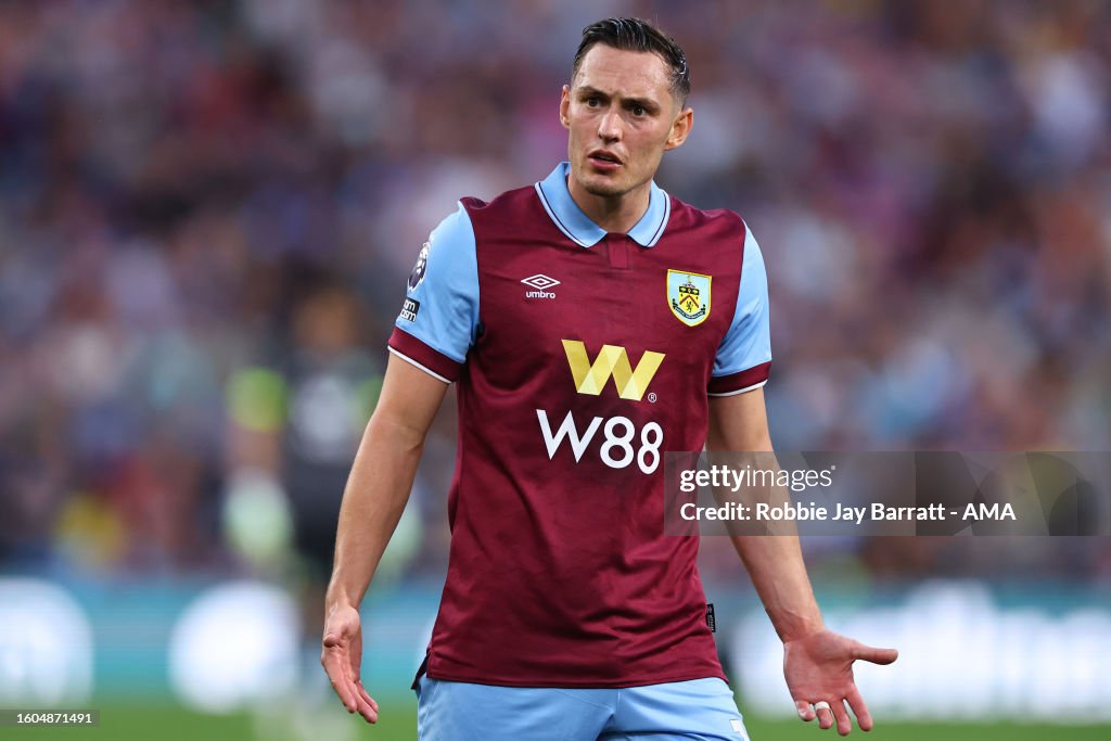 Burnley FC v Manchester City - Premier League