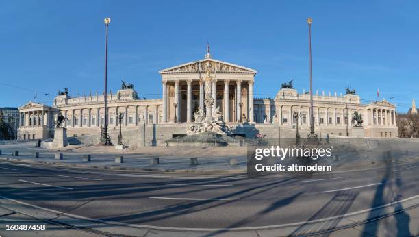 edificio del parlamento austríaco - ayuntamiento de viena fotografías e imágenes de stock