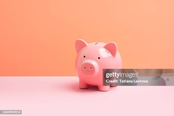 pink piggybank on pastel background with copy space. finance, technology, business analysis concept - spaarpot financieel item stockfoto's en -beelden