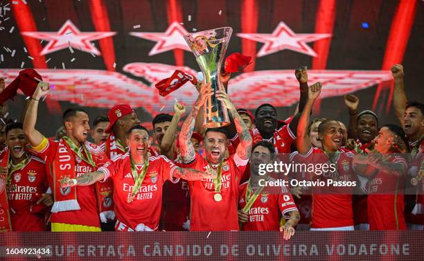 Team of SL Benfica celebrates with the trophy after wins the Supercopa de Portugal Final match between SL Benfica v FC Porto at Estadio Municipal de...