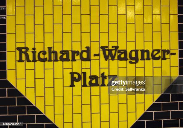 berlin u-bahn subway station sign - u bahn stock pictures, royalty-free photos & images