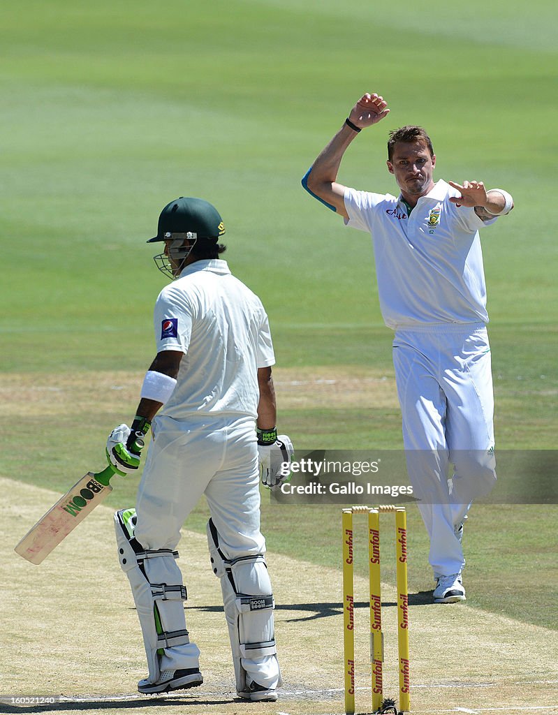 1st Test: South Africa v Pakistan - Day 2