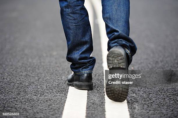 hit the road... - male feet soles 個照片及圖片檔
