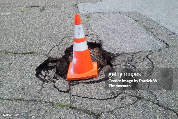 sinkhole - sinkholes fotografías e imágenes de stock