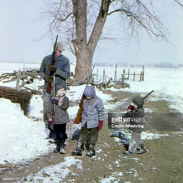 caza con grandad 1959 - 1950 1959 fotografías e imágenes de stock