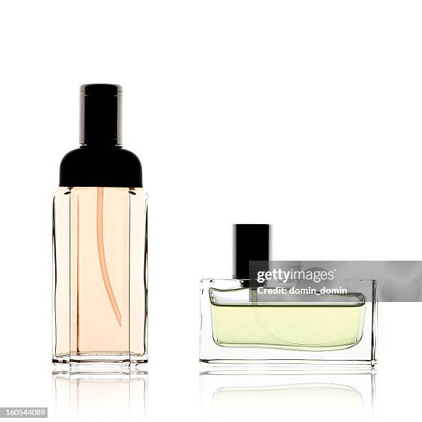 dois frascos de perfume vertical e horizontal, isolado a branco - borrifador de perfume imagens e fotografias de stock