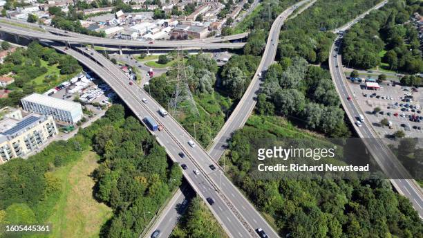 a406 north circular and m11 motorway - london pollution stock pictures, royalty-free photos & images