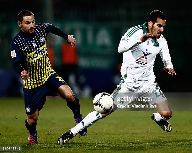 Stergos Marinos of Panathinaikos and Ximo Navaro of Tripolis in action during the Superleague match between Asteras Tripolis and Panathinaikos FC at...