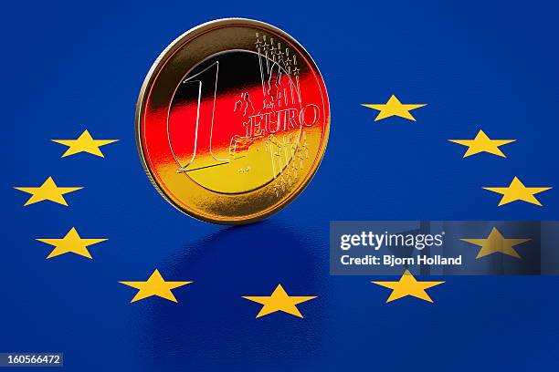 euro coin with reflection of german flag - 1 euro stock-grafiken, -clipart, -cartoons und -symbole