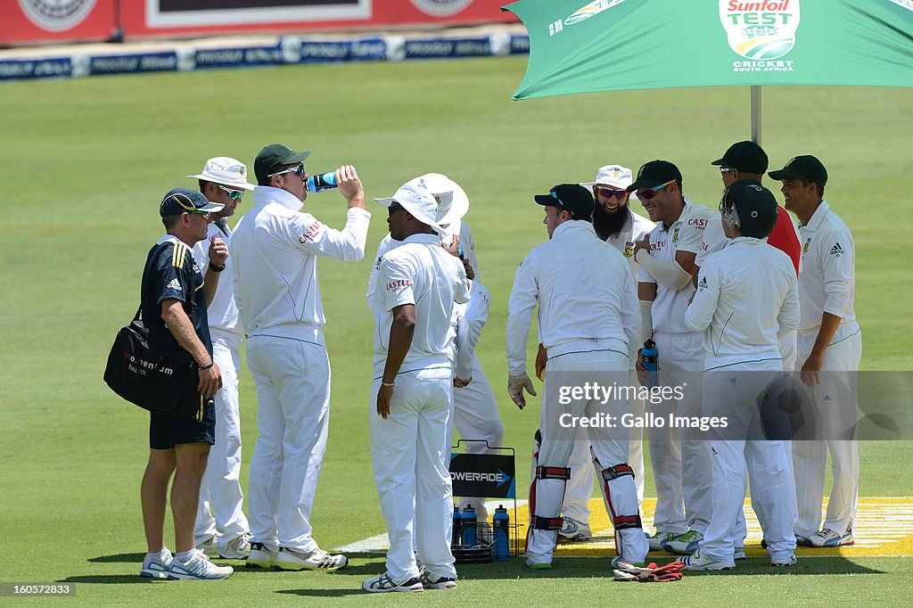 1st Test: South Africa v Pakistan - Day 2