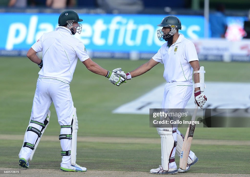 1st Test: South Africa v Pakistan - Day 2