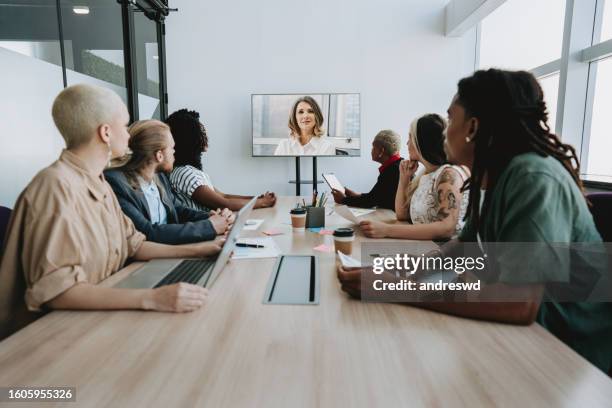 videoconferência de reunião de negócios - video conference - fotografias e filmes do acervo