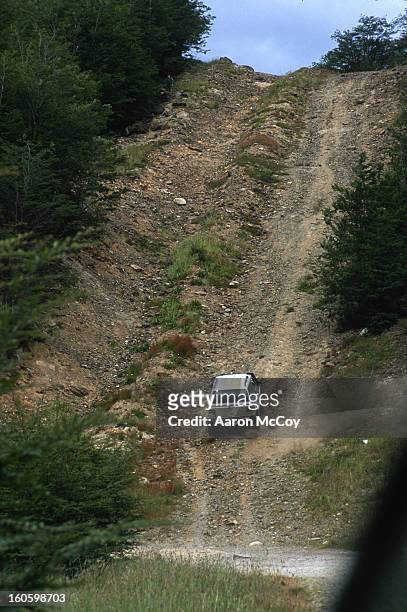 up hill - off highway vehicle stock pictures, royalty-free photos & images