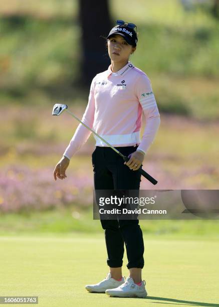 Lydia Ko of New Zealand hits a putt on the fourth hole during the first round of the AIG Women's Open at Walton Heath Golf Club on August 10, 2023 in...