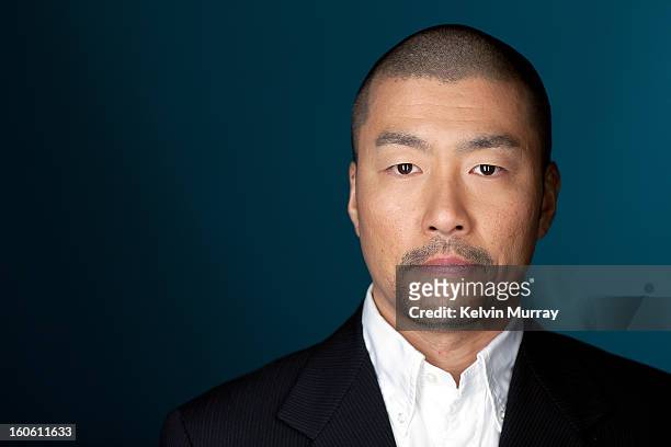 testimonial portraits - shaved head stockfoto's en -beelden