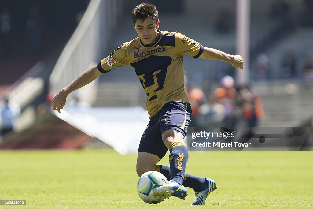 Pumas v Santos - Clausura 2013 Liga MX