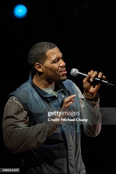 Michael Strahan answers questions from the audience during the Ultimate Super Bowl Tailgate Party hosted by Michael Strahan at Harrah's Casino on...