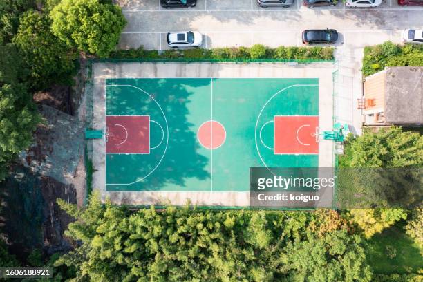 aerial view of basketball court - grüner gürtel sport stock-fotos und bilder