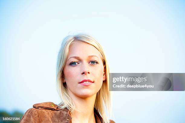 portrait of an attractive young woman - attraktive frau stock pictures, royalty-free photos & images