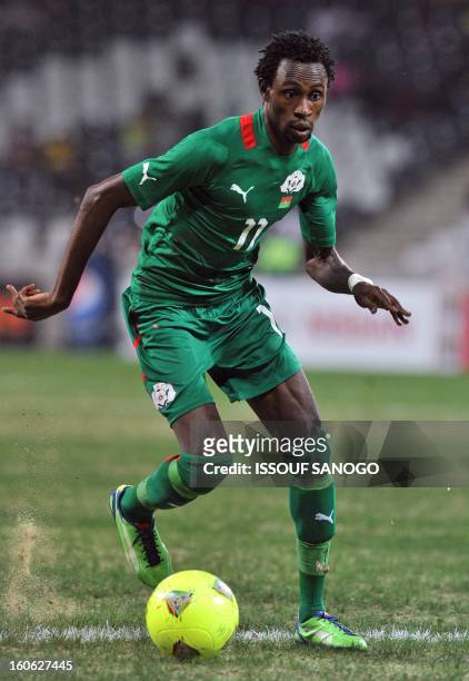 Burkina Faso national footbal team's forward Jonathan Pitroipa controls the ball during the 2013 African Cup of Nations quarter final football match...