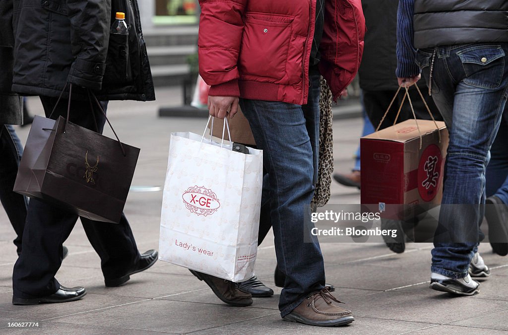 Shoppers And Retail Images Ahead Of New Year Holiday